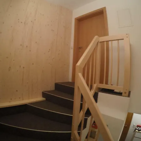 - Vollholz Im Zentrum Von *